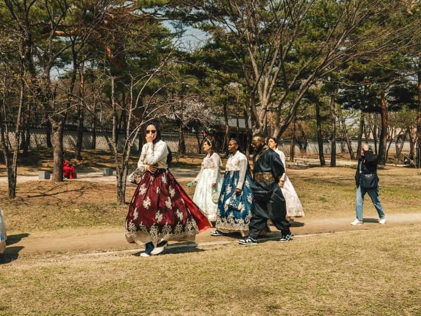 Seoul Half-Day City Highlight, Palace Tour with Hanbok - National Palace Museum of Korea: royal artifacts made understandable