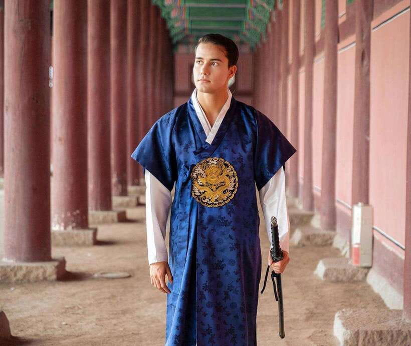 Seoul: Hanbok Rental with Gyeongbokgung Palace Entry - Hairstyling, Photos, and the Jay Connection