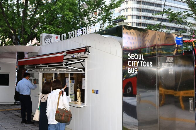 Seoul Hop-On Hop-Off Downtown Palace Course - Riding the Loop: Comfort, Ventilation, and Bus Types