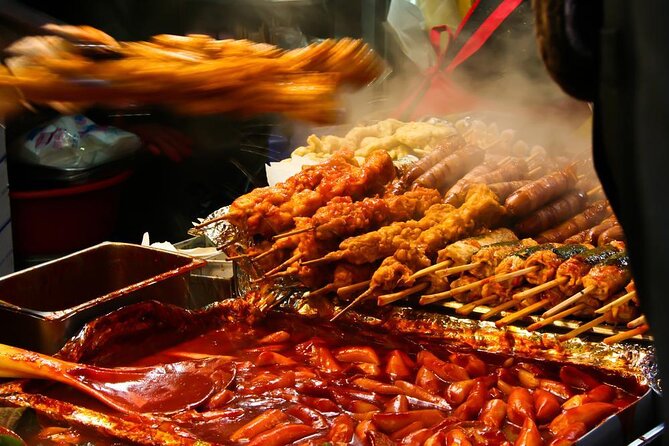 Seoul Night Tour (Gwangjang Market, Royal Palace and Naksan Park) - Seoul at night: four locations that connect the dots