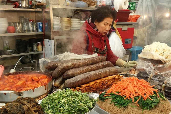 Seoul Night Tour (Gwangjang Market, Royal Palace and Naksan Park) - Price and value: what $45 really covers