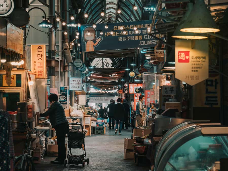 Seoul: Palace, Temple and Market Guided Foodie Tour at Night - Jogyesa Temple: lantern quiet when the crowds thin out