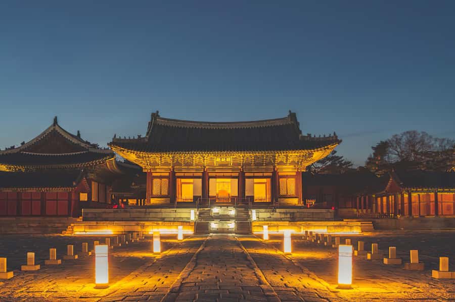 Seoul: Palace, Temple and Market Guided Foodie Tour at Night - Meeting at Hyehwa Station and the walking reality