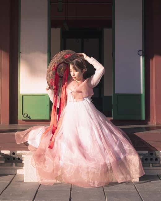 Seoul: Professional Hanbok Photography at Gyeongbok Palace - What You Receive: Files, 10 Edited Photos, and Same-Day Polaroids