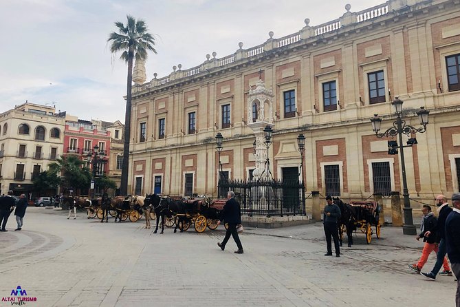 Seville Palaces: Dueñas Palace and Pilate House Tour - Your Guide: What Makes the Difference Here