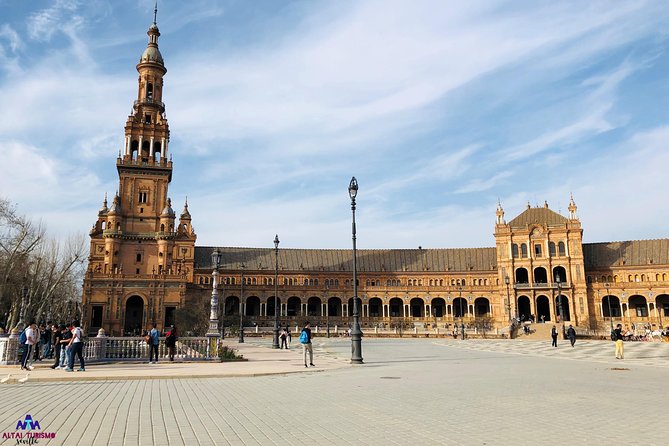 Seville Palaces: Dueñas Palace and Pilate House Tour - Logistics That Affect Your Experience (In Plain English)