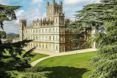 Shared Group Downton Abbey and Highclere Castle Tour from London - Cogges Manor Farm: a break stop that also works as a filming-location primer