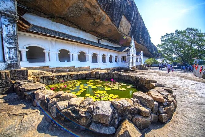 Sigiriya Rock Fortress and Cave Temples Day Trip - The herbal stop: 30 minutes, spices, and a quick head massage