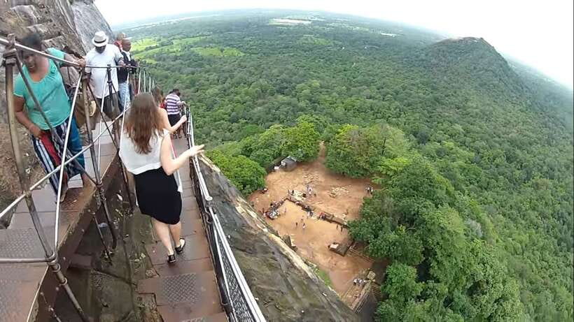 Sigiriya: Rock Fortress Private Guided Walking Tour - The lion’s head and paws: the summit moment