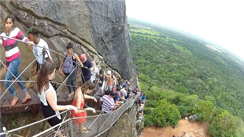 Sigiriya: Rock Fortress Private Guided Walking Tour - Viewpoints and photo moments: pacing matters