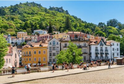 Sintra: Pena Palace, Quinta da Regaleira, Cabo da Roca and Cascais - Sintra Town Break: lunch time, crafts, and pastry stops