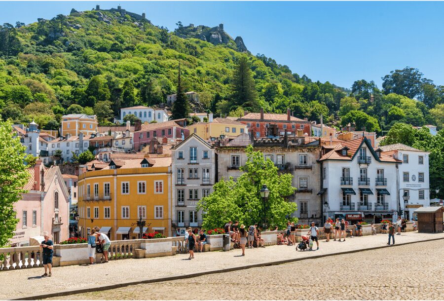 Sintra: Pena Palace, Quinta da Regaleira, Cabo da Roca and Cascais - Sintra Town Break: lunch time, crafts, and pastry stops