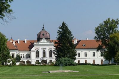 Sisi's Godollo Palace Tour from Budapest - Getting to the meeting point without stress