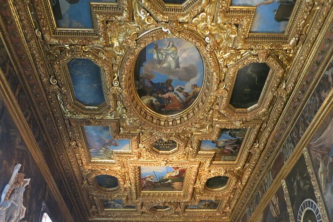 Skip the Line: Doge's Palace Guided Tour in Venice - The palace begins: Byzantine-to-Venetian architecture and what it signals