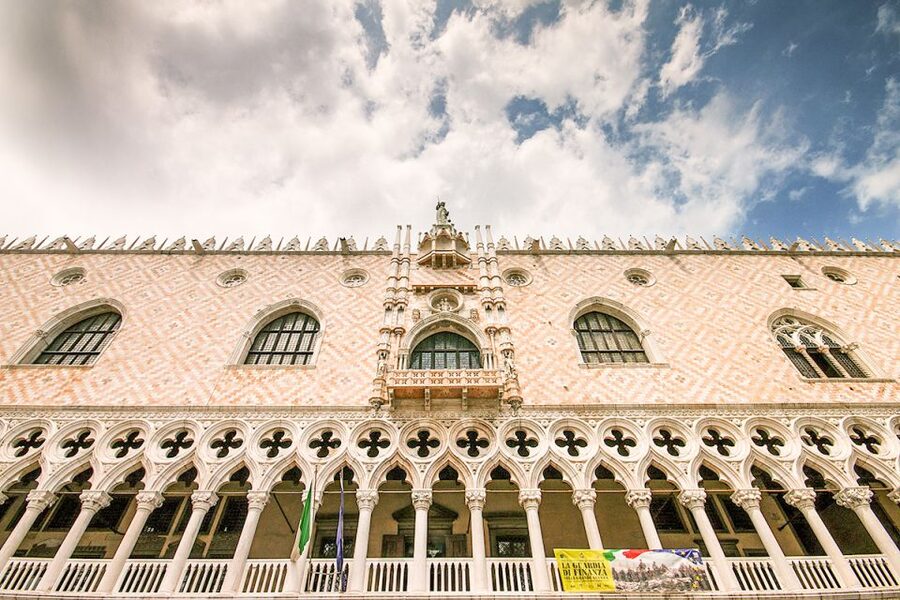 Skip-the-Line Guided Tour of Doge's Palace - Bridge of Sighs and Casanova-era prisons
