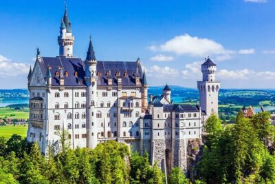 Skip the Line: Neuschwanstein Castle Private Tour From Füssen or Hohenschwangau - Marienbrücke: the shuttle photo stop and winter rules