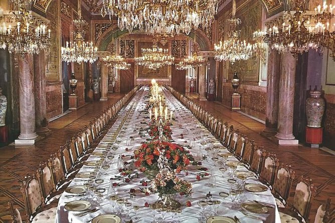 Skip the Line Royal Palace Madrid Exclusive Guided Tour - Hall of Alabarderos: Where the Guards’ Story Takes Over
