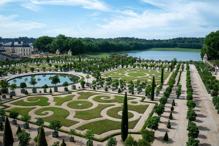 Skip-the-Line Versailles Palace & Garden Tour with Transport - Grand Apartments and the Hall of Mirrors: The Royals Up Close