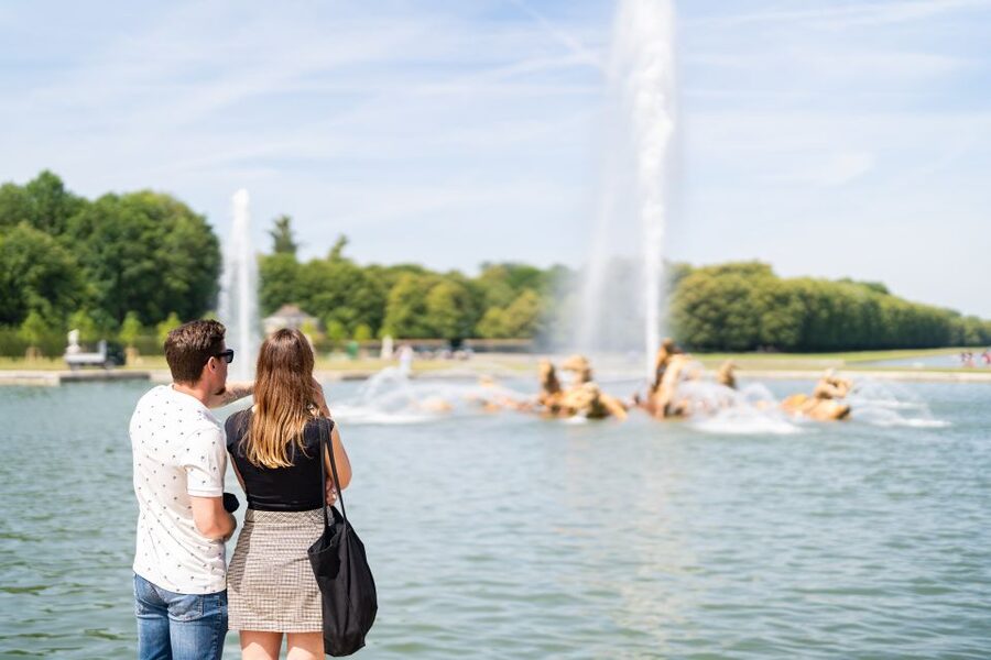 Skip-the-Line Versailles Palace Tour by Train from Paris - Guides and Group Flow: Why the Two-Part Team Works