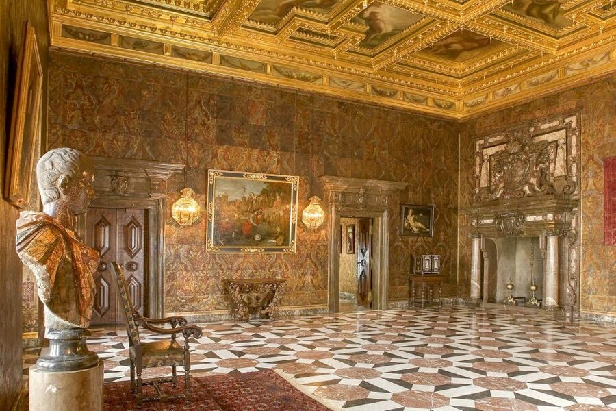 Skip-the-Line Wawel Castle Chambers Private Tour - Who this tour is best for