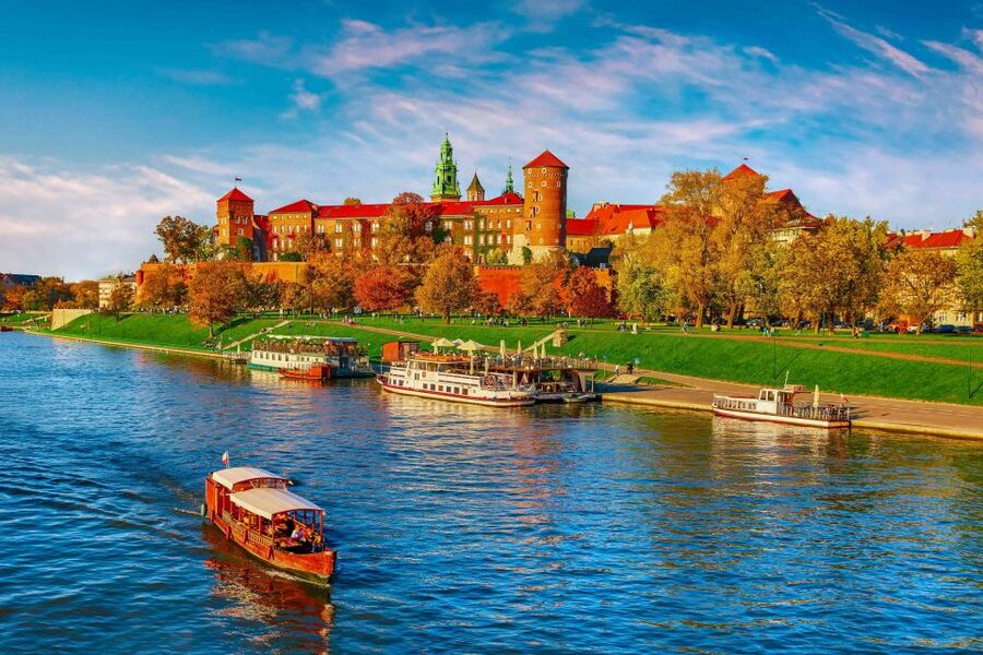 Skip-the-Line Wawel Castle Chambers Private Tour - What the private guide adds (and why it shows up in photos)
