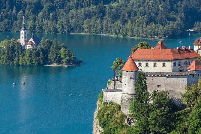 Slovenia in One Day: Lake Bled, Postojna Cave and Predjama Castle - Predjama Castle: how to love a fortress hanging over the cliff