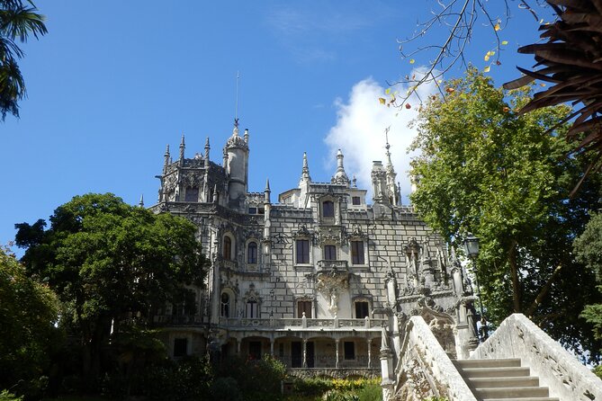 Small Group Pena Palace, Sintra, Regaleira and Cascais - Outside-guided pacing: why the group size matters