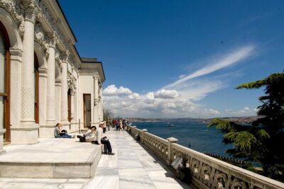 Small-Group Topkapi Palace and Harem Tour with Tickets - Sultanahmet Square meeting: where timing and comfort start