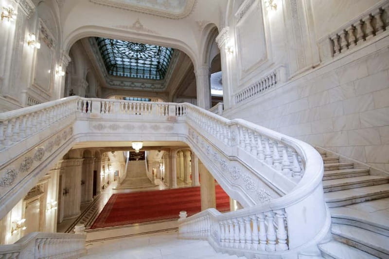 Spanish & Italian guided tour - Palace of Parliament - The Palace of Parliament: why this 1980s building still matters