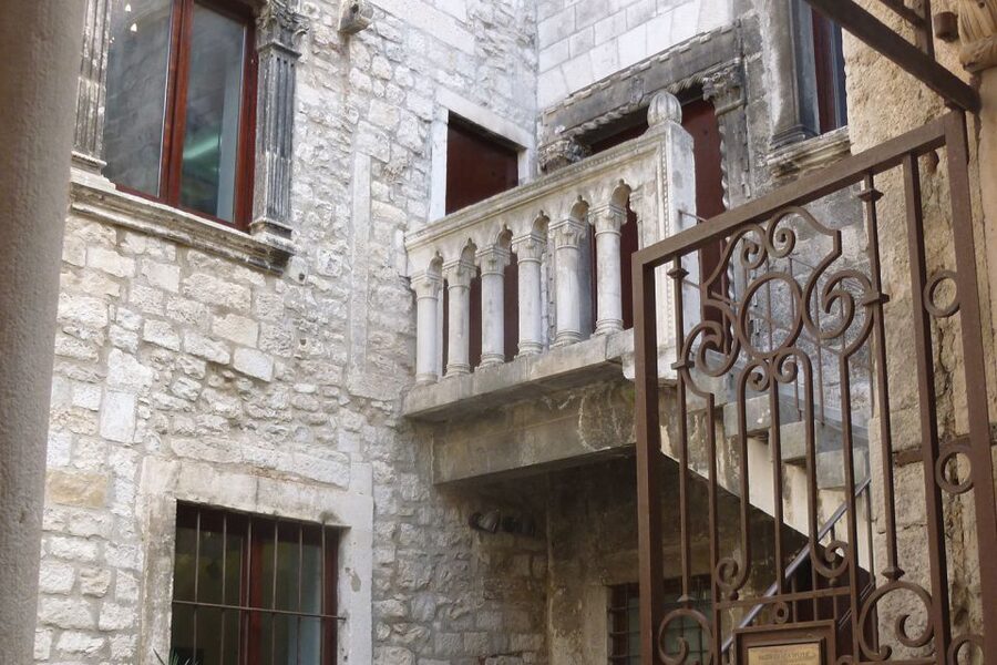 Split: Game of Thrones Tour with Diocletian's Palace Cellar - Meeting on Split’s Riva Promenade, then walking straight into Westeros