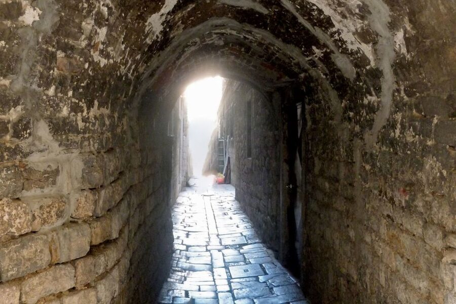 Split: Game of Thrones Tour with Diocletian's Palace Cellar - Timing your slot: evenings can feel calmer in the palace area