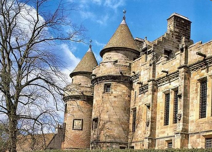 St Andrews and Falkland Palace Tour from Edinburgh - Falkland Village and Falkland Palace: Tennis-Court History and Outlander-Famous Charm