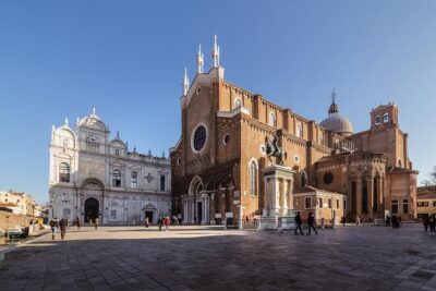 St. Mark's Basilica & Doge Palace + Murano, Burano Guided Tour - Start at St. Mark’s Square: get your bearings fast