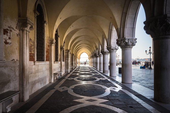 St. Mark's Basilica & Doge Palace + Murano, Burano Guided Tour - The walking rhythm and restroom reality
