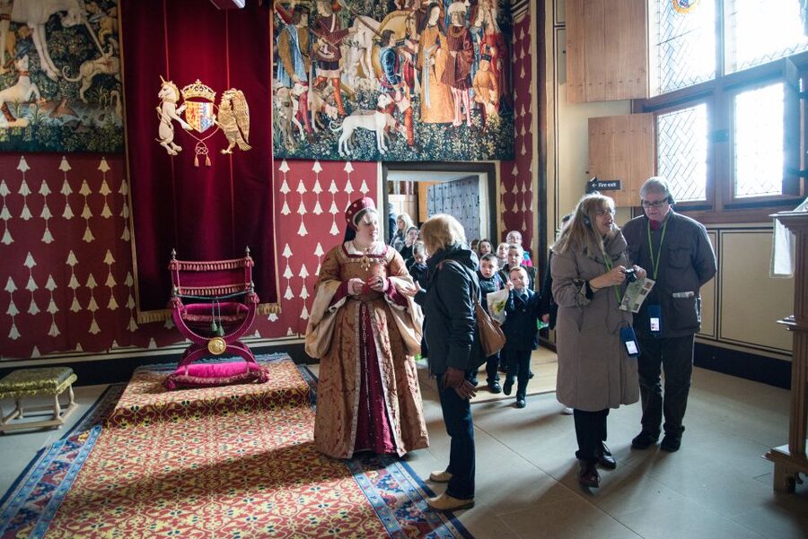 Stirling Castle, Highland Lochs & Whisky Tour from Edinburgh - The Guides and the Small-Group Difference: Why This Feels Less Like a Bus Tour