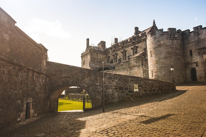 Stirling Castle, Loch Lomond and Cruise Day Tour from Glasgow - Getting Out of Glasgow: Buchanan Station, a 16-Seat Minicoach, and a Real Start Time