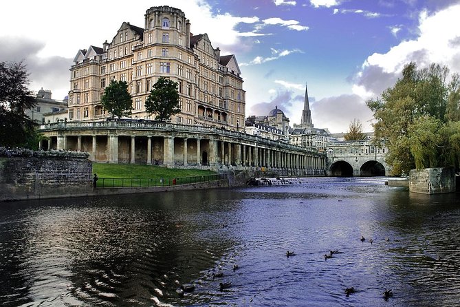 Stonehenge, Windsor Castle and Bath with Pub Lunch in Lacock - Bath’s Georgian highlights: Royal Crescent and Pulteney Bridge from the coach