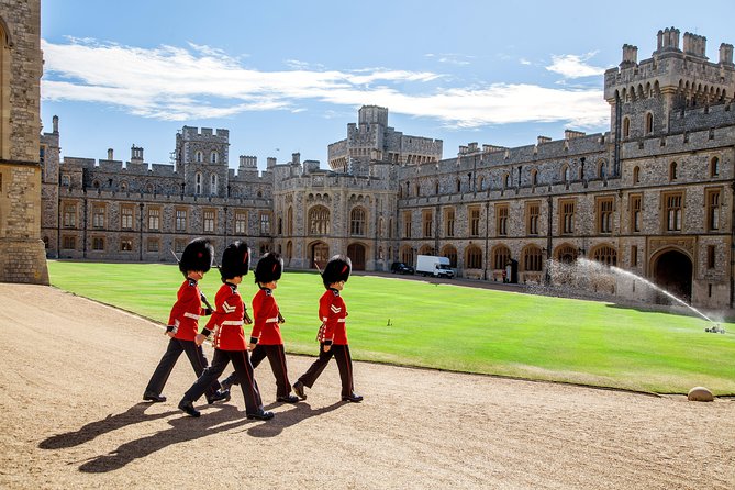 Summer Special: Buckingham Palace & Windsor Castle Tour - The value of one coach trip: Windsor plus Buckingham in a single day