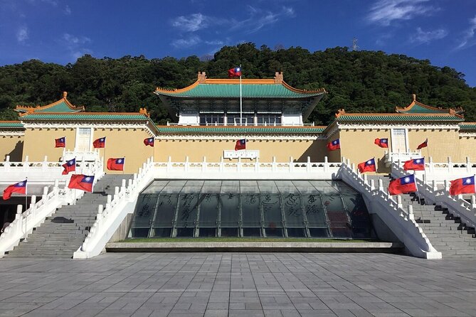 Taipei City Morning Tour with National Palace Museum entry - Longshan Temple in 30 minutes: religion you can observe up close