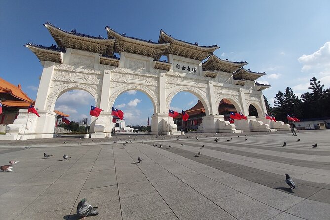 Taipei City Morning Tour with National Palace Museum entry - End at the meeting point, or head to Ximending
