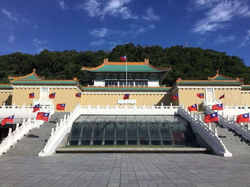 Taipei: Morning City Tour with National Palace Museum Entry - Chiang Kai-shek Memorial Hall and the Guard Change