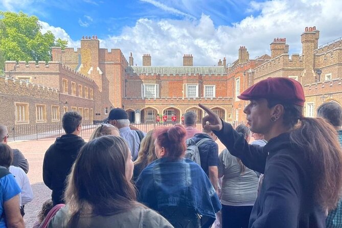 The Changing of the Guard Tour and Buckingham Palace - How the Changing of the Guard Timing Really Works
