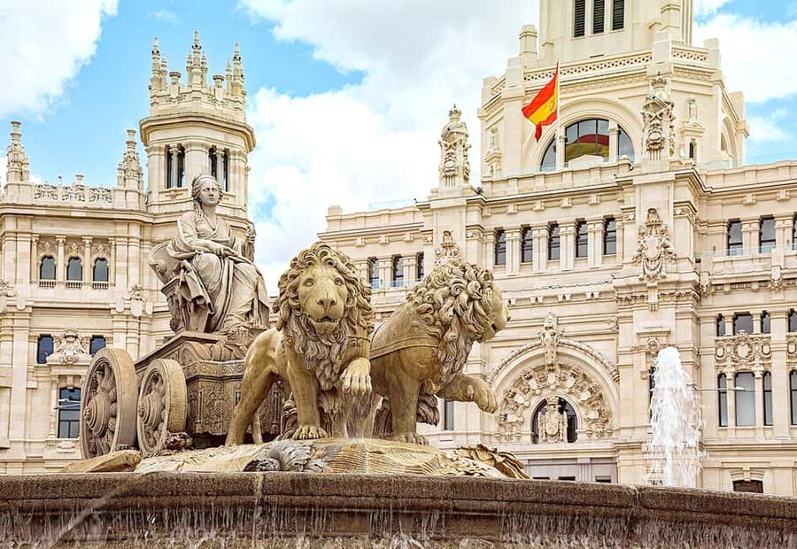 The Most Complete Tour of Madrid: Austrias, Cathedral, Palace - Local Guides - From Puerta del Sol to Bernabéu: how the route really works