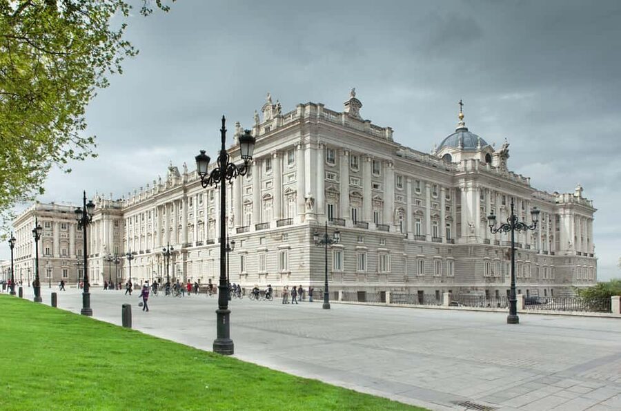 The Most Complete Tour of Madrid: Austrias, Cathedral, Palace - Local Guides - Plaza Mayor to San Ginés: architecture plus the food legends