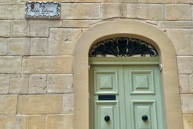 Three cities walking tour incl. entrance to Inquisitor's palace - Stopping for a breather in the main square