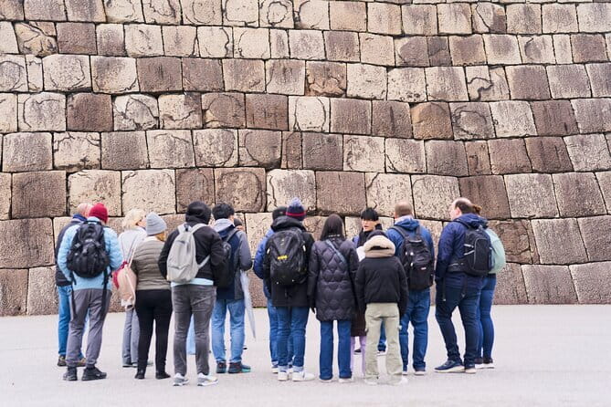 Tokyo Castle & Imperial PalaceーShogun Walking Tour - Edo Castle ruins: seeing what’s left of scale