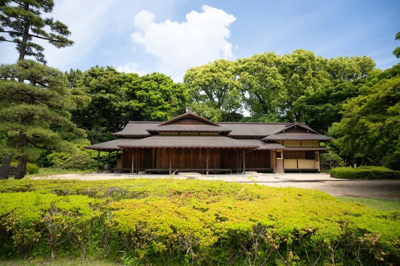 Tokyo Castle & Imperial PalaceーShogun Walking Tour - Price and time: why $23 can feel fair here