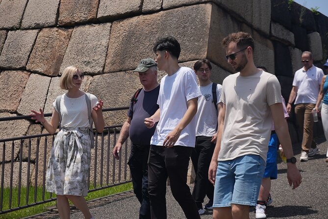 Tokyo: Imperial Palace and Shogun Historical Walking Tour - Why paying for a guide is worth it here (even though entry is free)