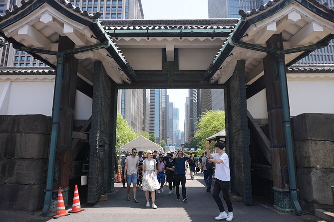 Tokyo: Imperial Palace and Shogun Historical Walking Tour - Who should book this Imperial Palace East Gardens tour?