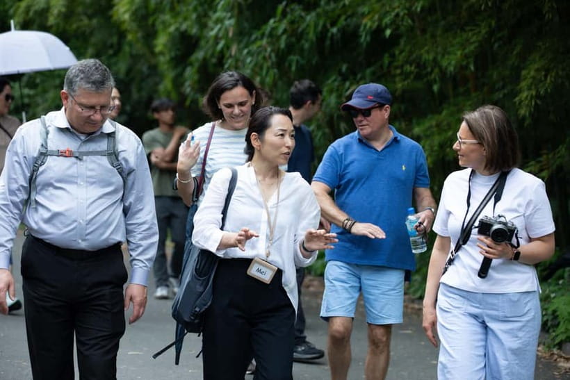 Tokyo: Imperial Palace East Gardens Walking Tour - Old Tokyo meets New Tokyo: shogun stories and practical context
